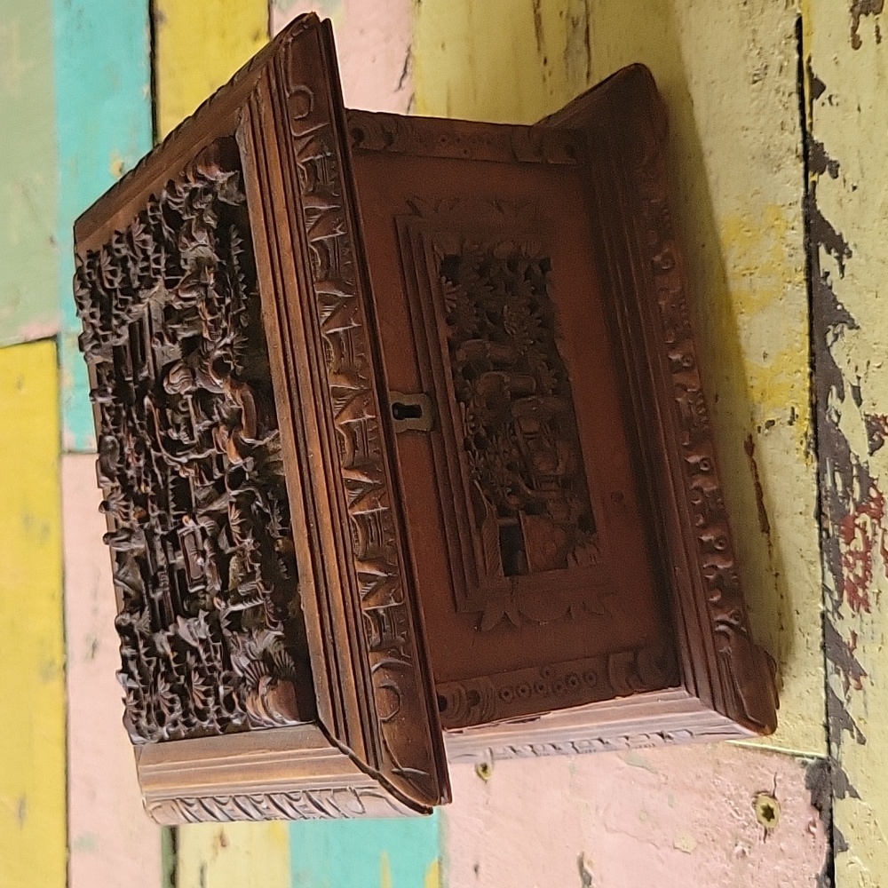 Antique Chinese Sandlewood Jewelry Box